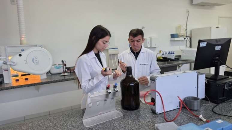 Inovação e segurança na detecção de adulterações em bebidas.