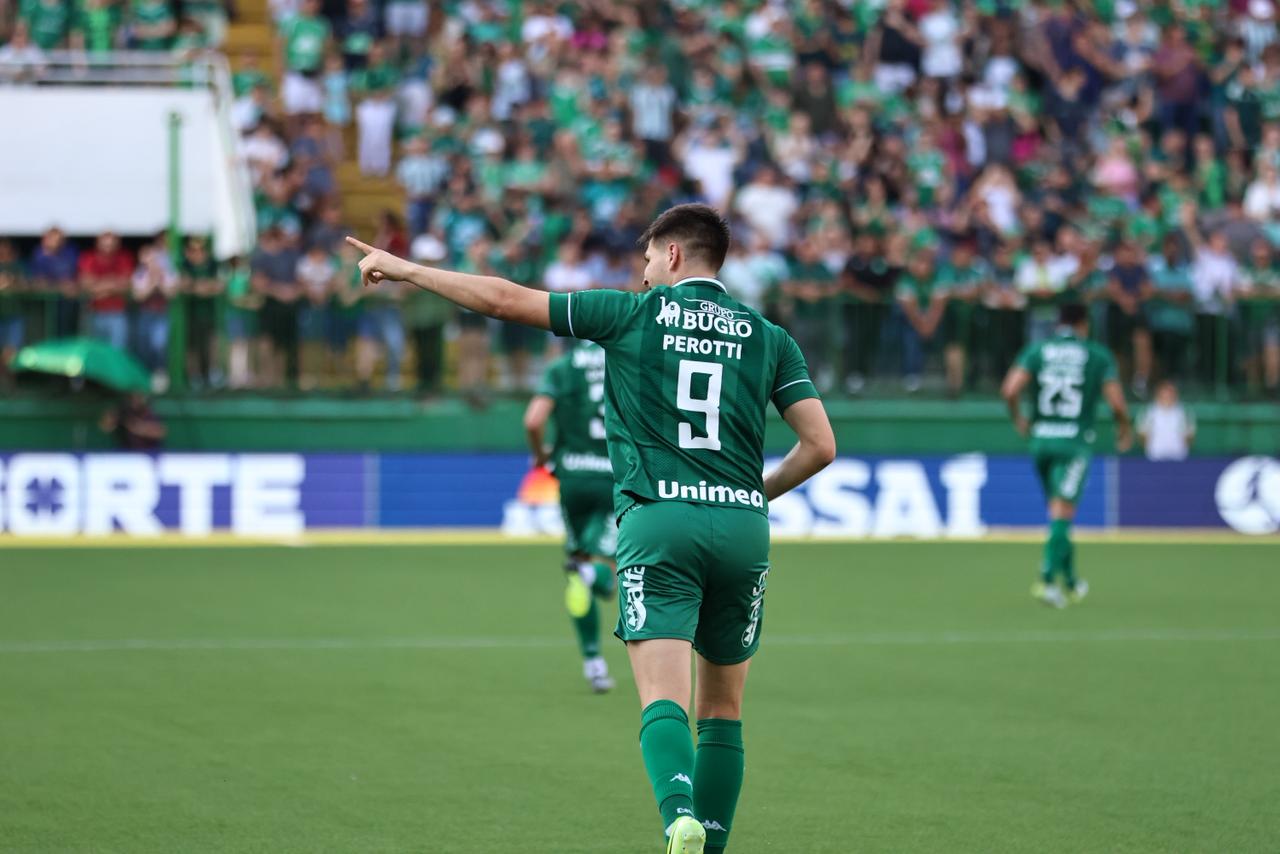 Perotti marca e Chapecoense se aproxima do G-4